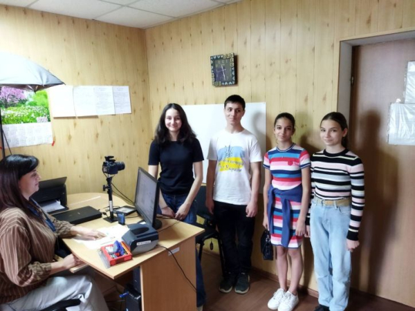 Оформили закордонні паспорти для танцювального колективу