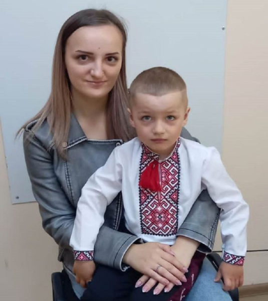 У Сторожинці оформили закордонний паспорт чотирирічному мелітопольцю