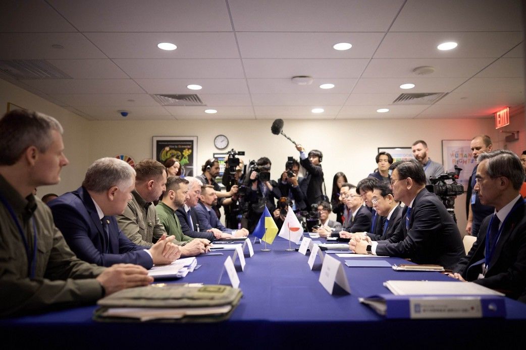 Президент України Володимир Зеленський на зустрічі з двопартійною делегацією Конгресу США / © Офіс президента України