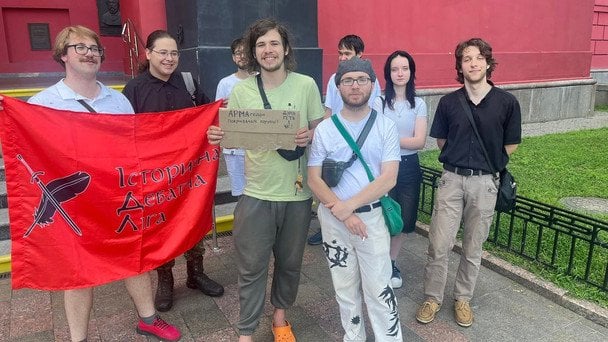 Протест студентів проти презентації книжки Думи / Фото: Ірина Тиран