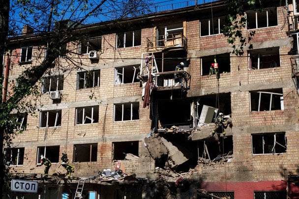 Наслідки російської атаки на Київ 4 липня  / © Associated Press