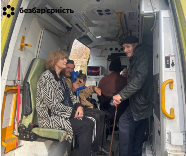 Міграційна служба Дніпропетровщини забезпечує документування евакуйованих людей похилого віку та осіб з інвалідністю
