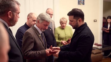 Зеленський у Дубліні вручив нагороди родинам ірландських військових які загинули за Україну_1 / © Володимир Зеленський