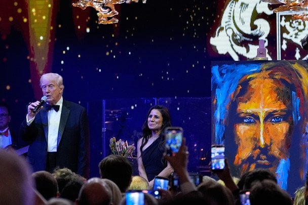 Дональд Трамп на благодійному аукціоні, де продали картину із зображенням Ісуса / © Associated Press
