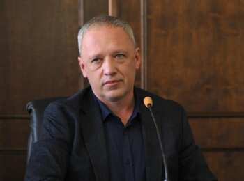 Чернівецький мер-бізнесмен Роман Клічук намагається стерти з інтернету інформацію про багатомільйонні статки, нажиті під час війни