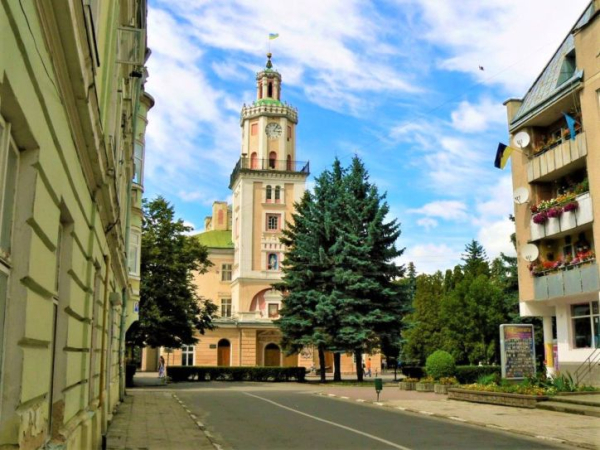 Якби гетьман Сагайдачний жив сьогодні, він би точно отримав новий паспорт у Самборі