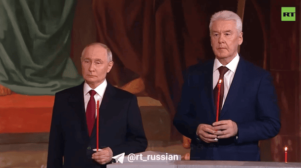 Путін в церкві / © із соцмереж