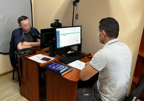 Іноземцеві скасували посвідку, але Україну він не залишив