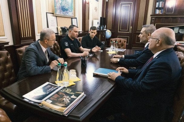Буданов під час зустрічі з міністром закордонних справ Туреччини Хаканом Фіданом / © Телеграм-канал Кирила Буданова