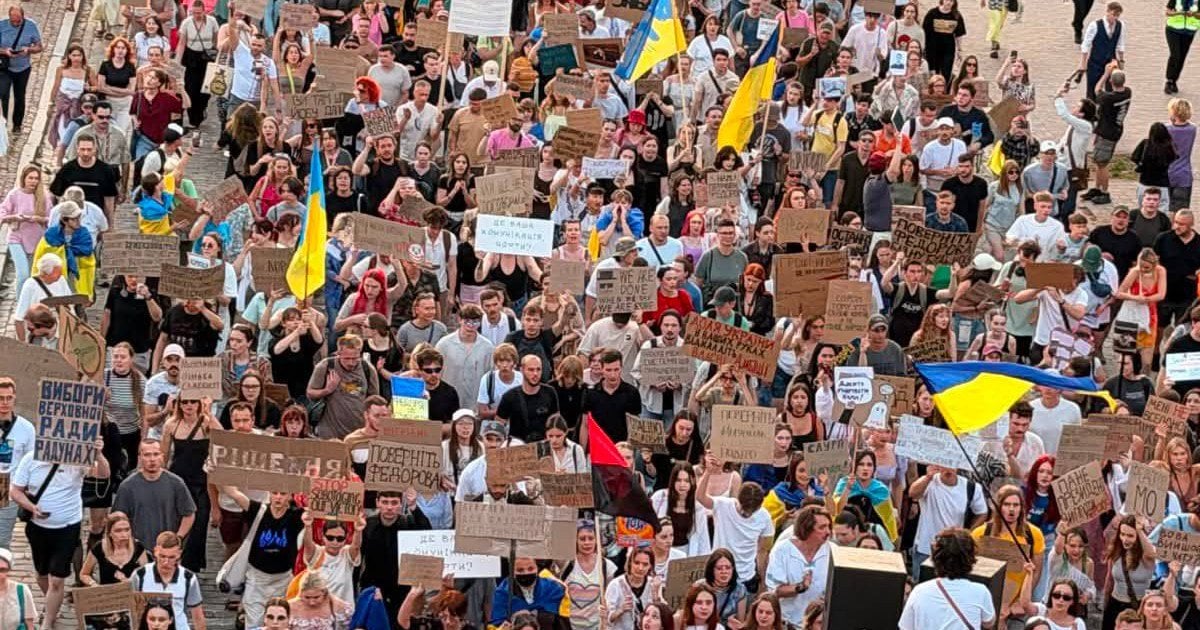 Повернення Федорова та відставка Умєрова і Кіма: в Україні тривають протести