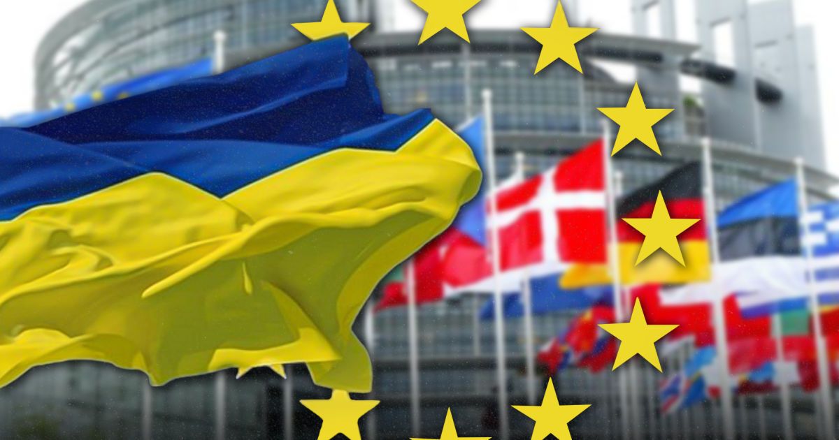 Прапори ЄС та України