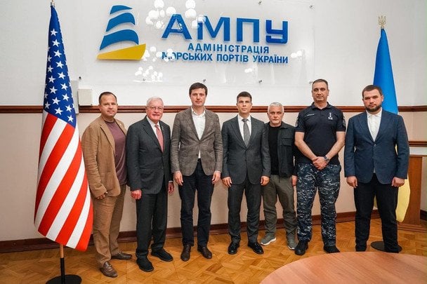 Кіт Келлог відвідав Одеський морський торговельний порт / © Міністерство з відновлення, інфраструктури та транспорту України