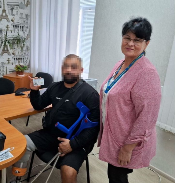 Військовослужбовцю оформили паспорт громадянина України