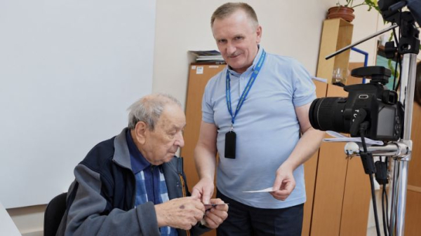 Паспорт у 98 років: документ, який не має віку